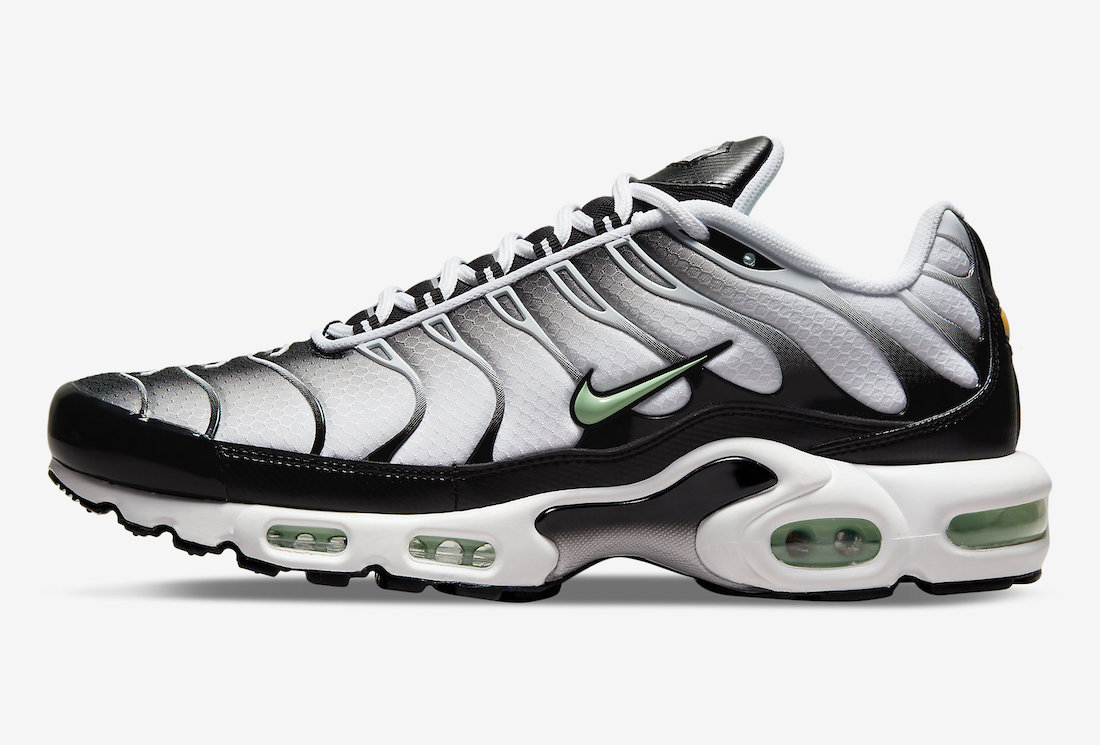 نایک ایرمکس پلاس مشکی سفید Nike Air Max Plus Black White نایک ایرمکس پلاس مشکی سفید Nike Air Max Plus Black White